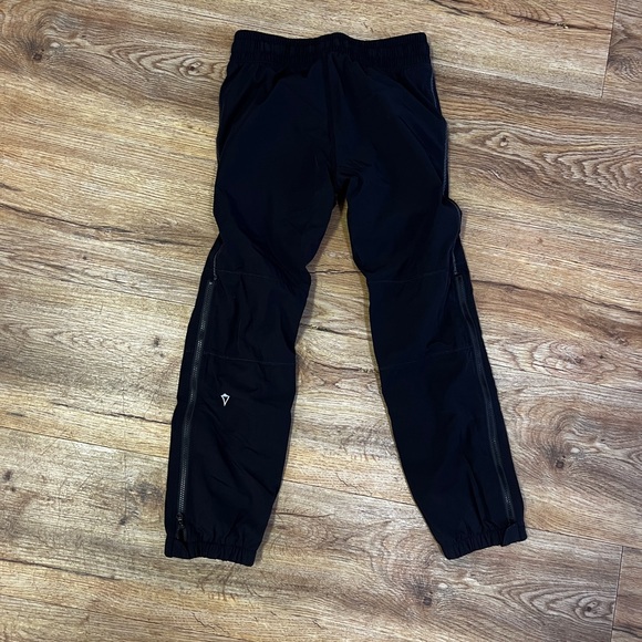 Ivviva track pants (mini Lululemon) - Picture 2 of 4
